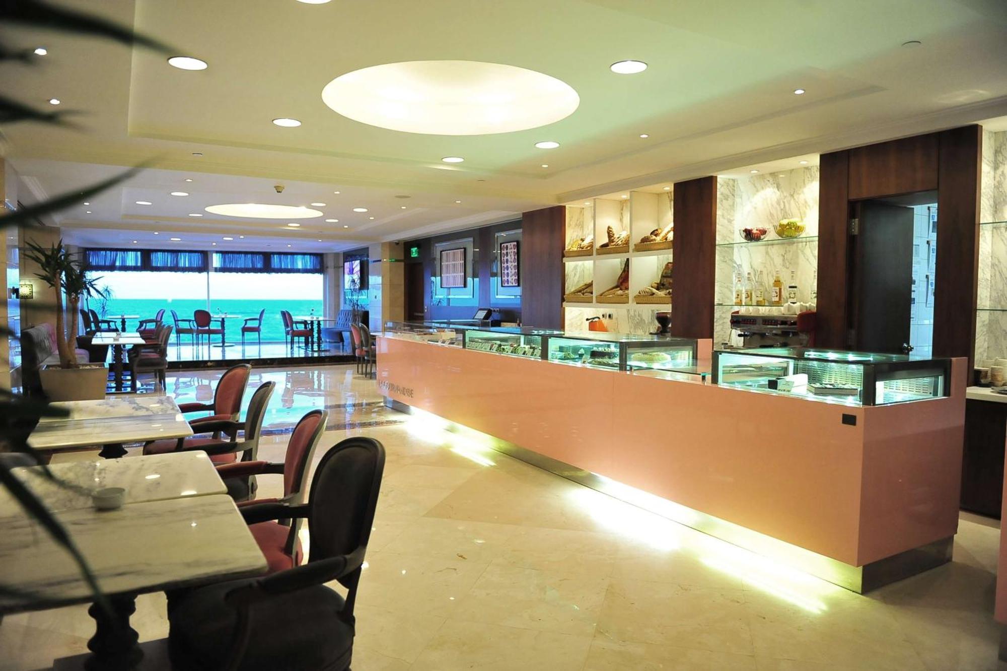 Hilton Alexandria Corniche Hotel Exteriör bild The lobby of the hotel