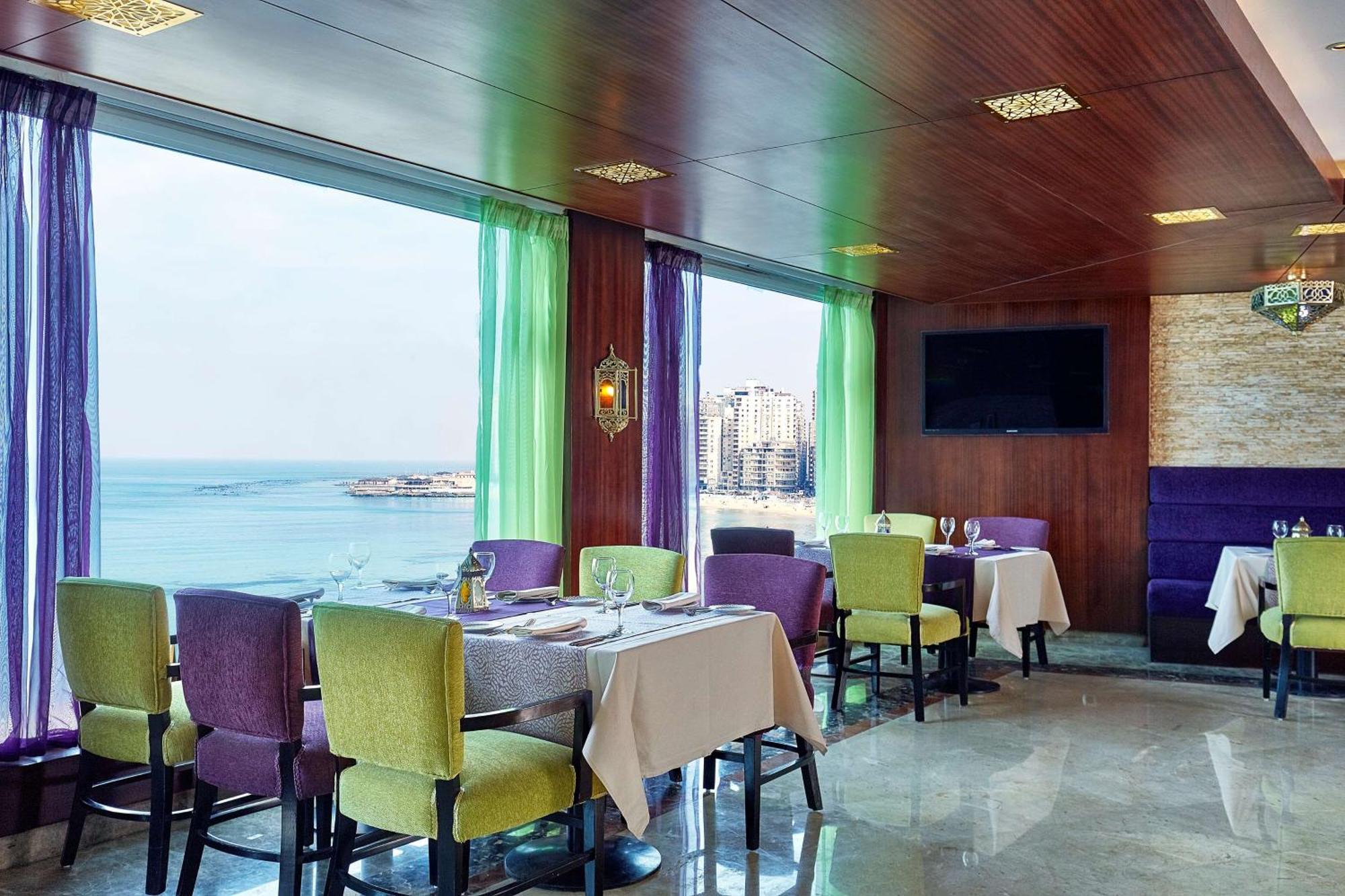 Hilton Alexandria Corniche Hotel Exteriör bild Restaurant